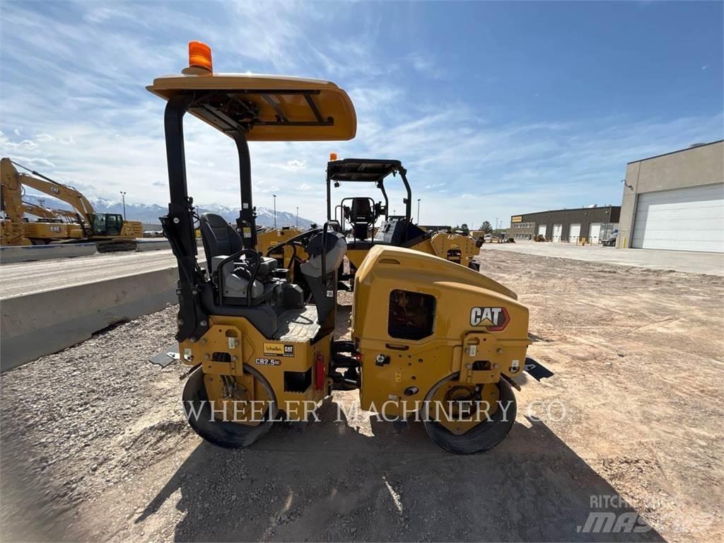 CAT CB2.5 GC 双轮压路机