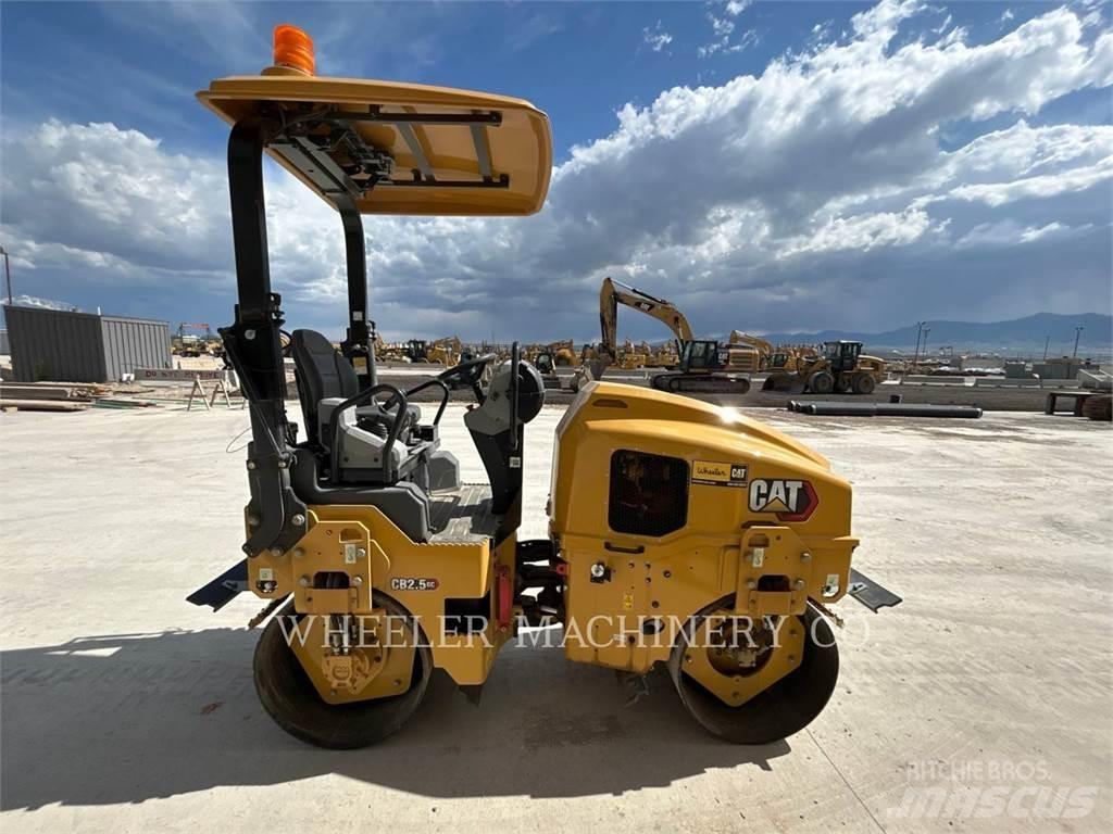 CAT CB2.5 GC 双轮压路机