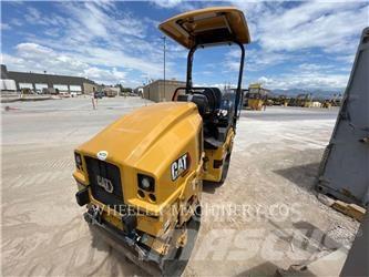 CAT CB2.5 GC 双轮压路机