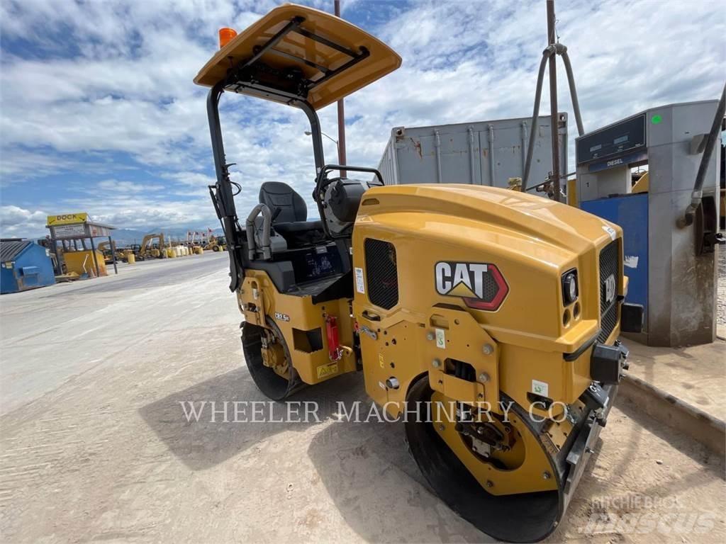 CAT CB2.5 GC 双轮压路机