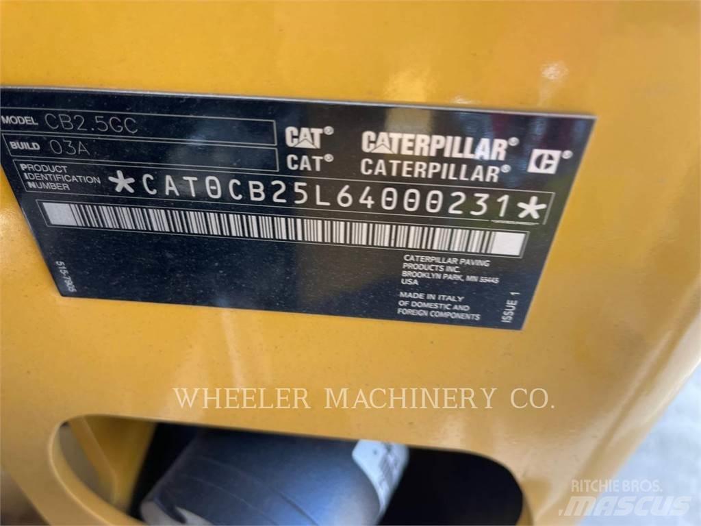 CAT CB2.5 GC 双轮压路机
