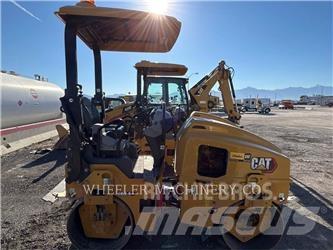 CAT CB2.5 GC 双轮压路机