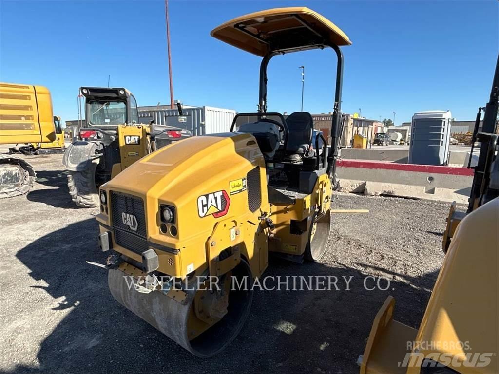 CAT CB2.5 GC 双轮压路机