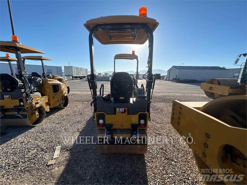 CAT CB2.5 GC 双轮压路机