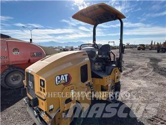 CAT CB2.5 GC 双轮压路机
