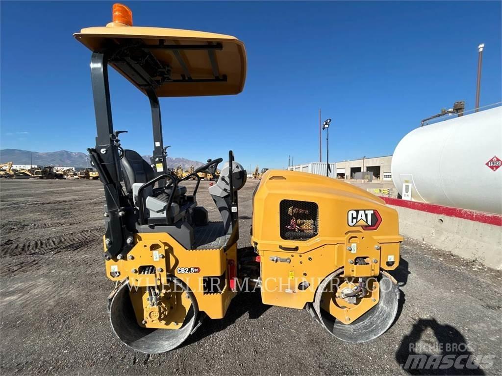 CAT CB2.5 GC 双轮压路机