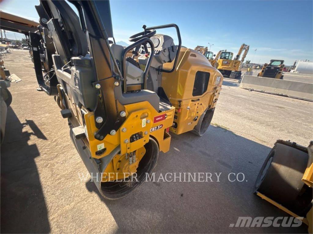 CAT CB2.5 GC 双轮压路机