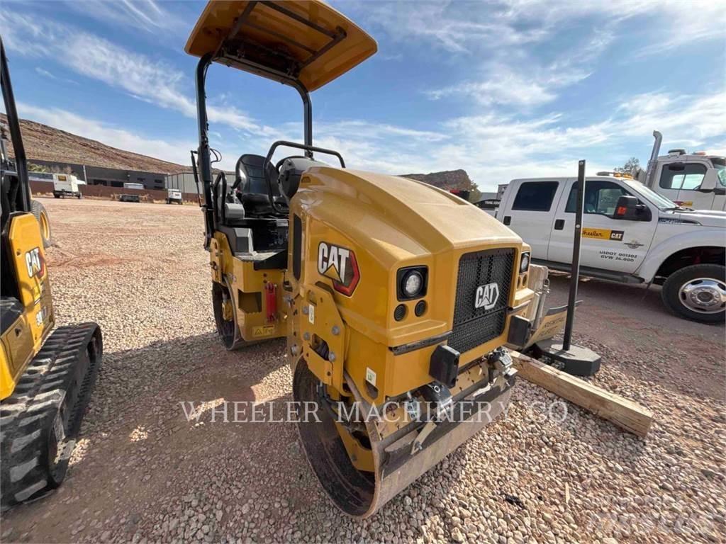 CAT CB2.5 GC 双轮压路机