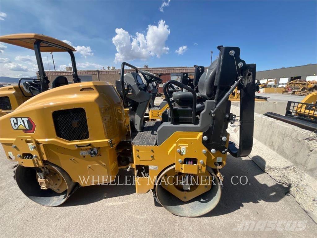 CAT CB2.5 GC 双轮压路机