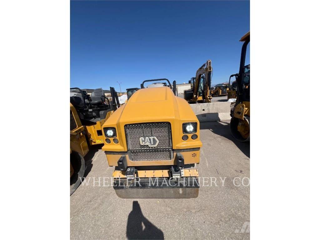 CAT CB2.5 GC 双轮压路机