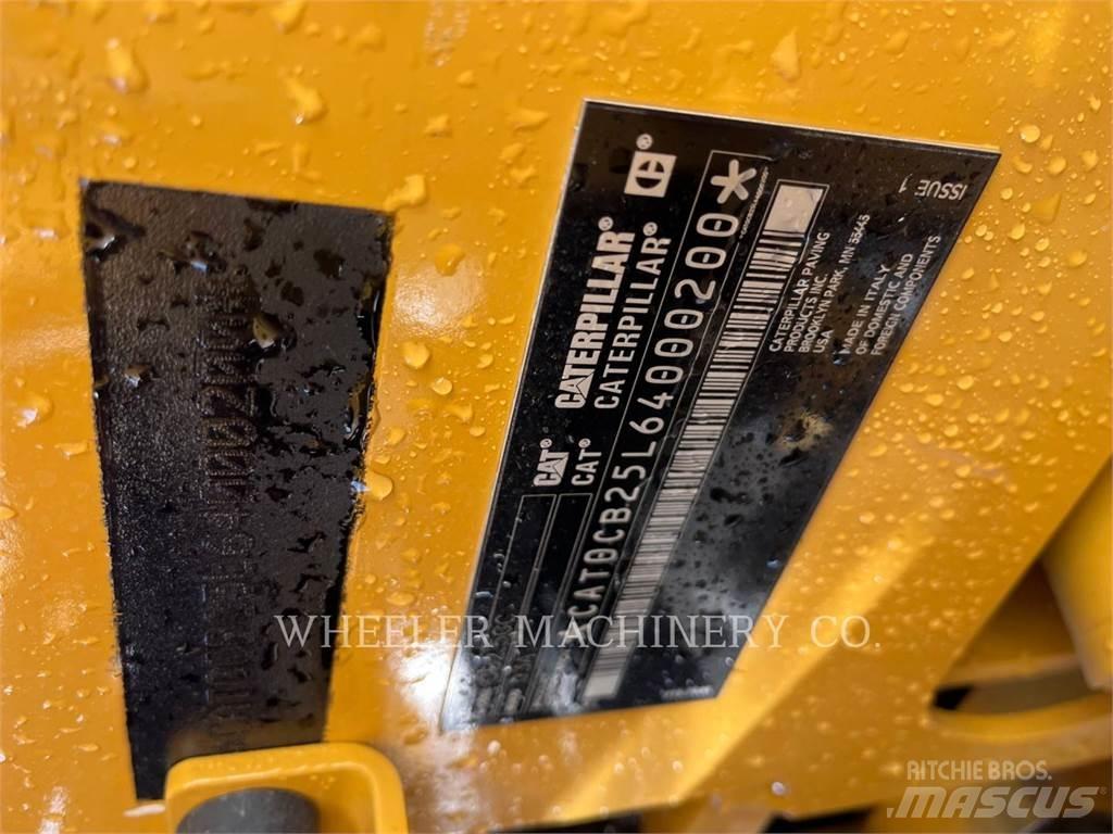 CAT CB2.5 GC 双轮压路机