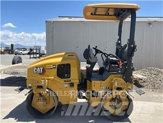 CAT CB2.7 双轮压路机