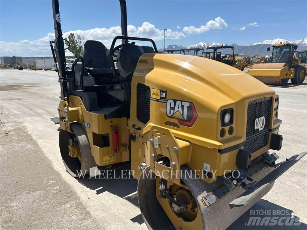 CAT CB2.7 双轮压路机