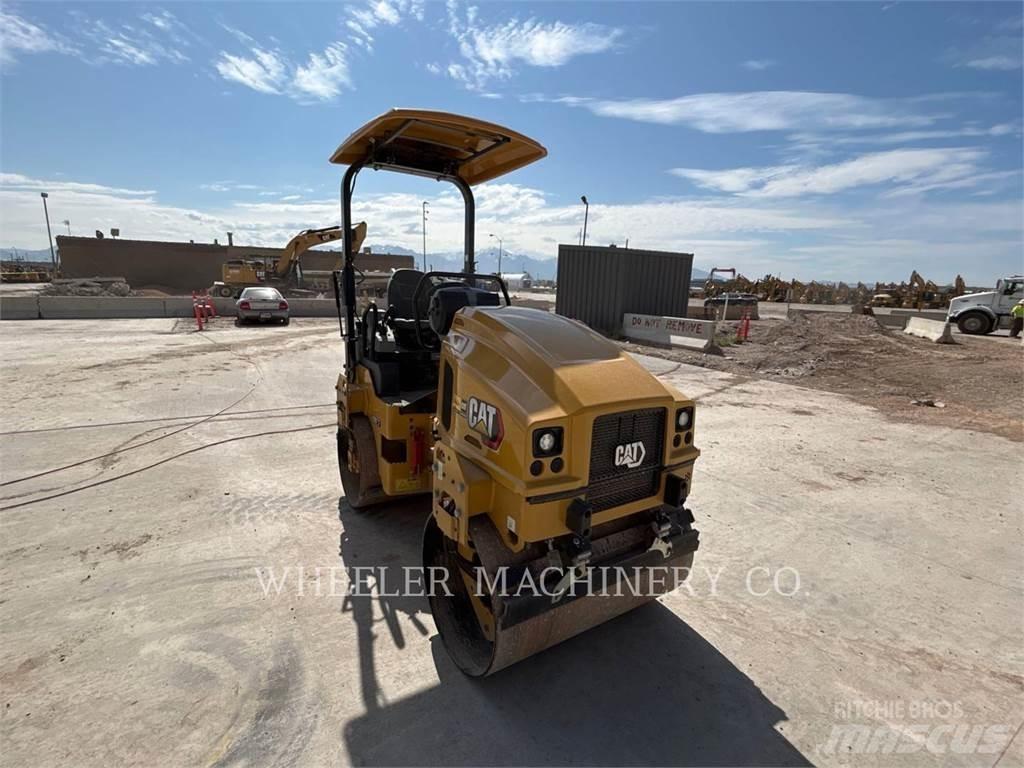 CAT CB2.7 双轮压路机