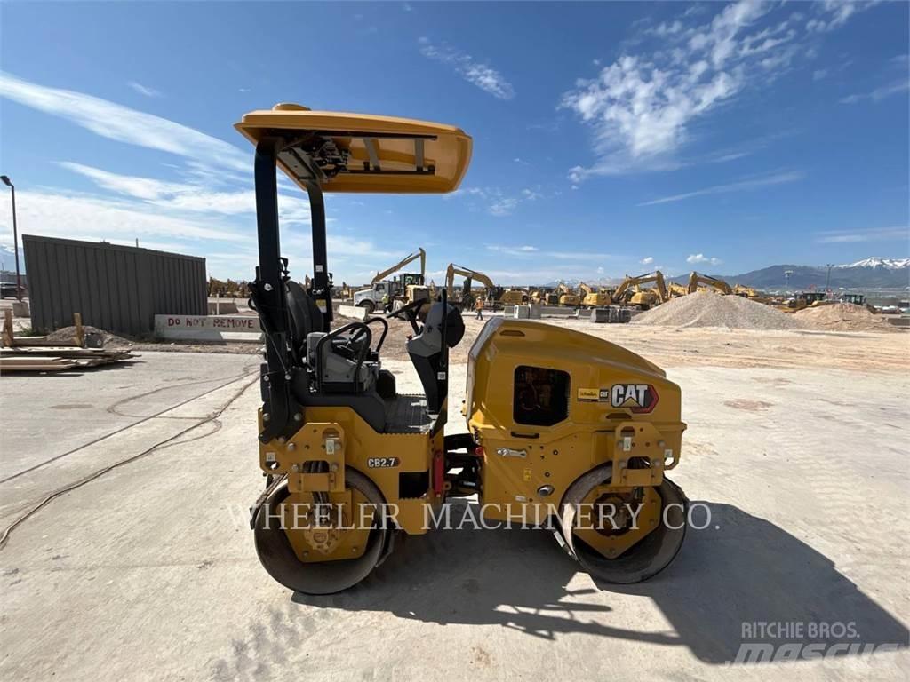 CAT CB2.7 双轮压路机