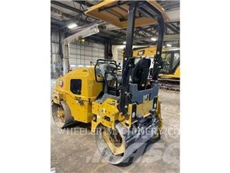 CAT CB2.7 双轮压路机
