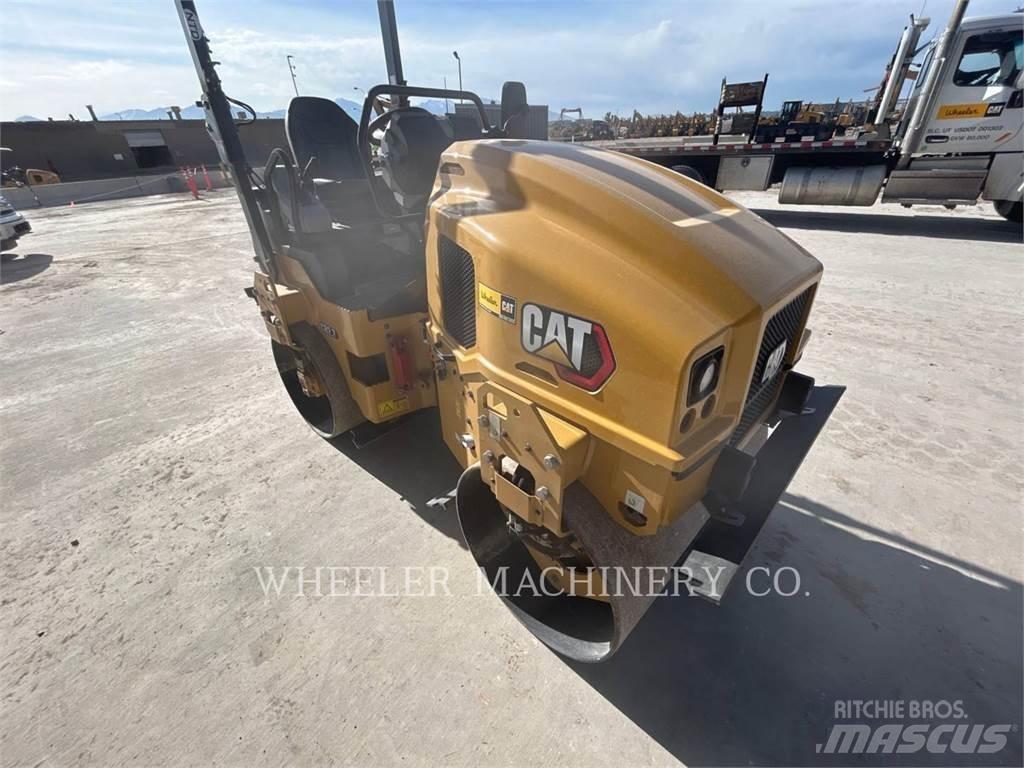 CAT CB2.7 双轮压路机