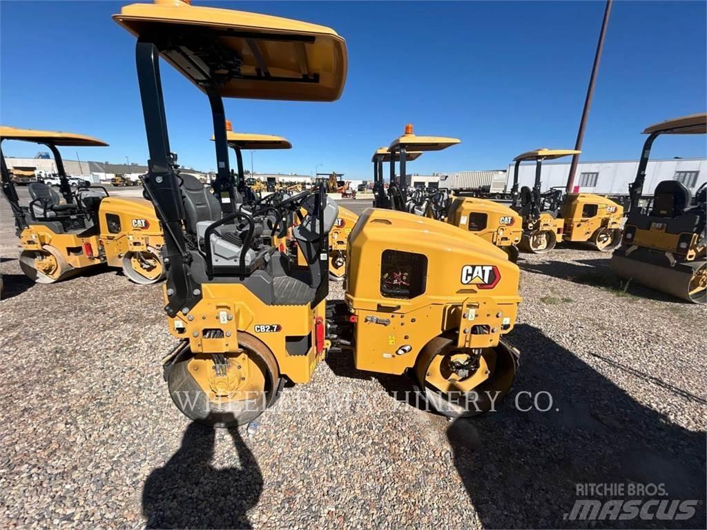 CAT CB2.7 双轮压路机