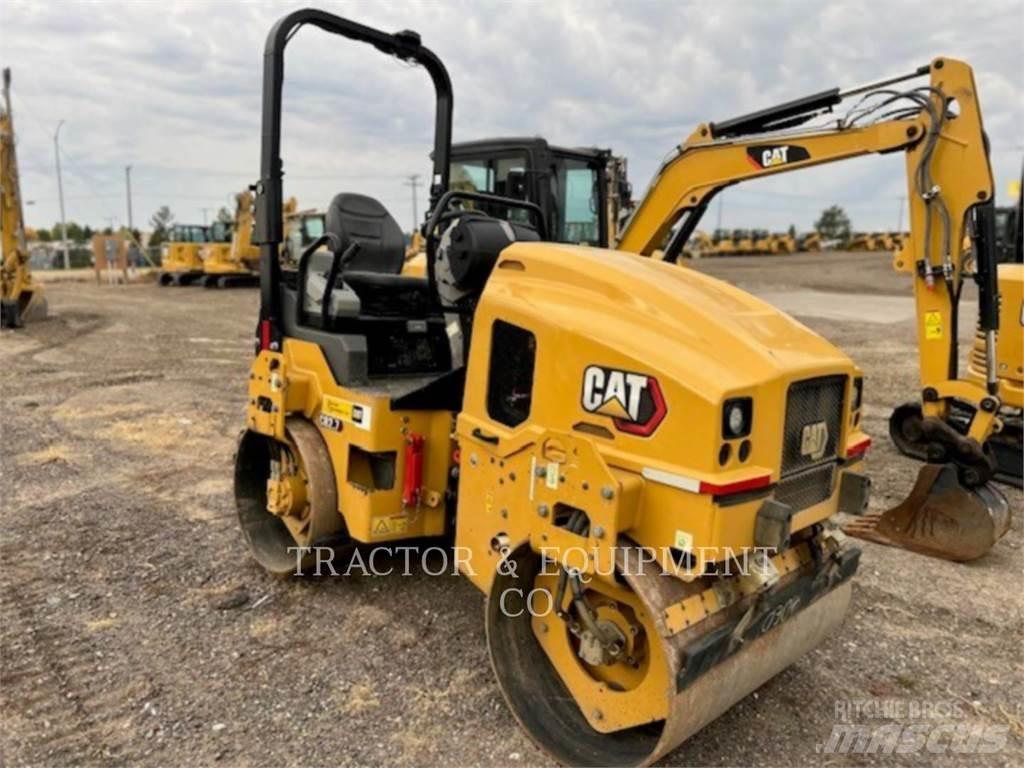 CAT CB2.7 沥青摊铺机