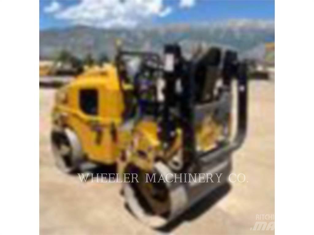 CAT CB2.7 双轮压路机