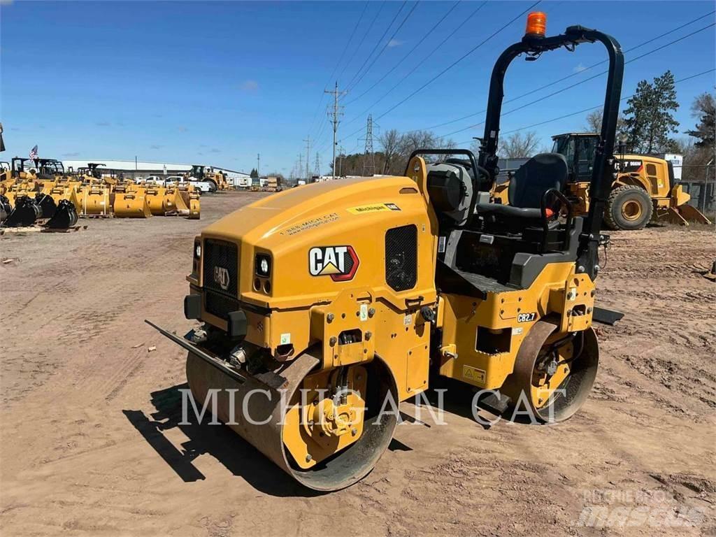 CAT CB2.7 单轮压路机