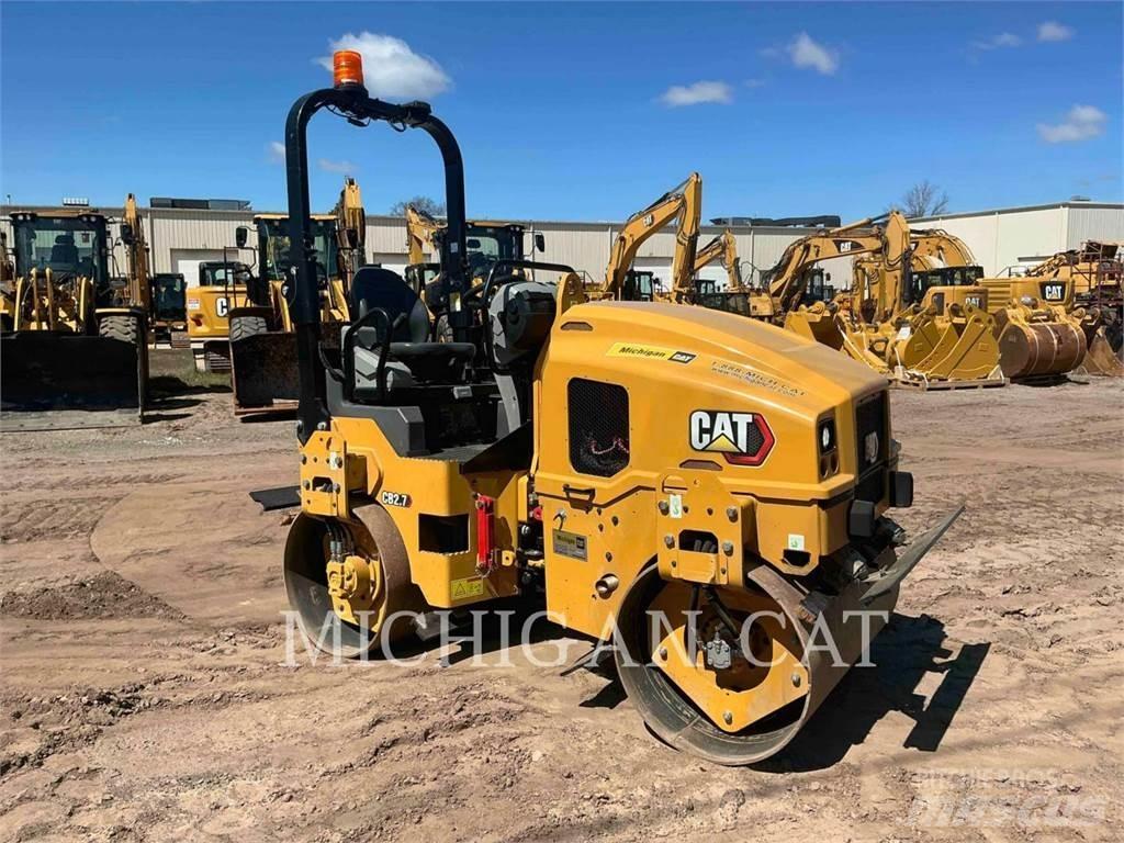 CAT CB2.7 单轮压路机