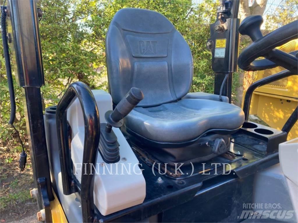 CAT CB2.7 土壤压实机