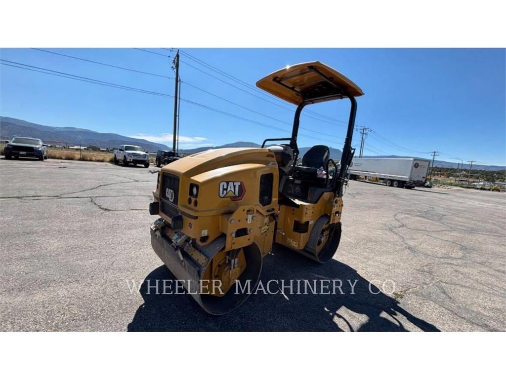 CAT CB2.7 双轮压路机