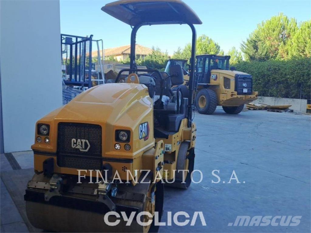 CAT CB2.7 双轮压路机