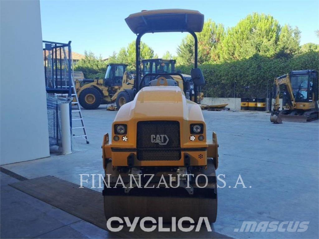 CAT CB2.7 双轮压路机