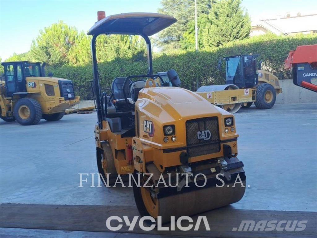 CAT CB2.7 双轮压路机