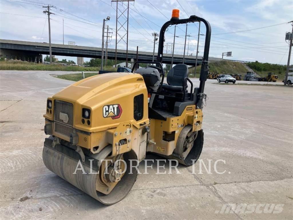 CAT CB2.7-03 双轮压路机