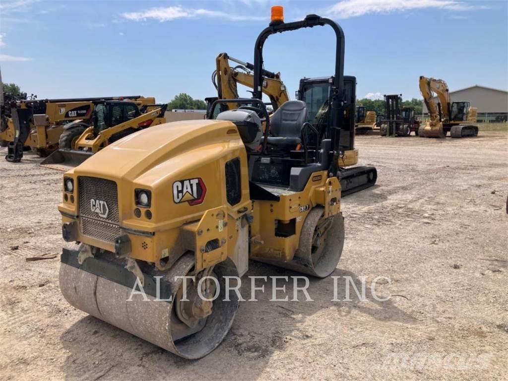 CAT CB2.7-03 双轮压路机