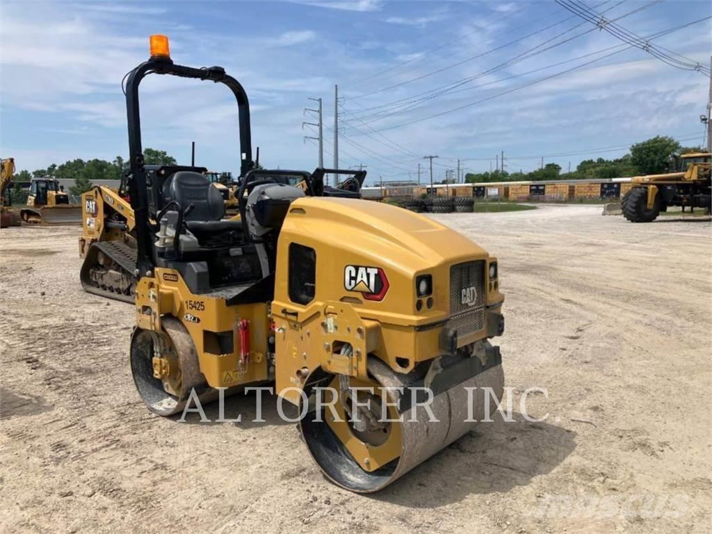 CAT CB2.7-03 双轮压路机