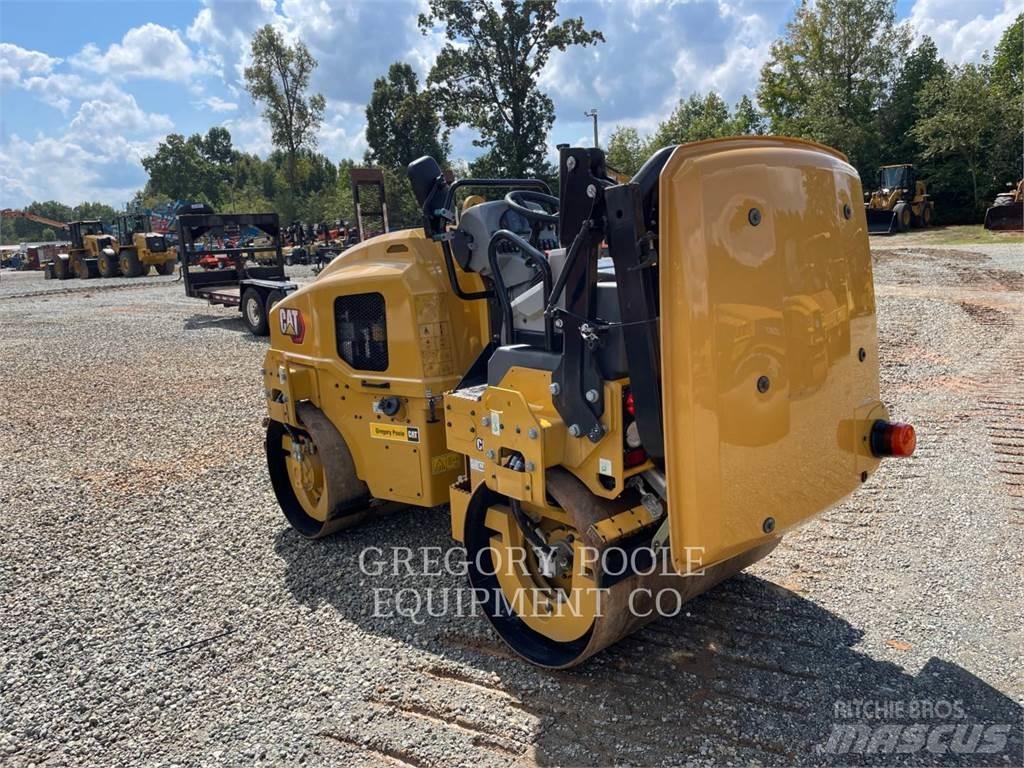 CAT CB2.7-03GC 双轮压路机