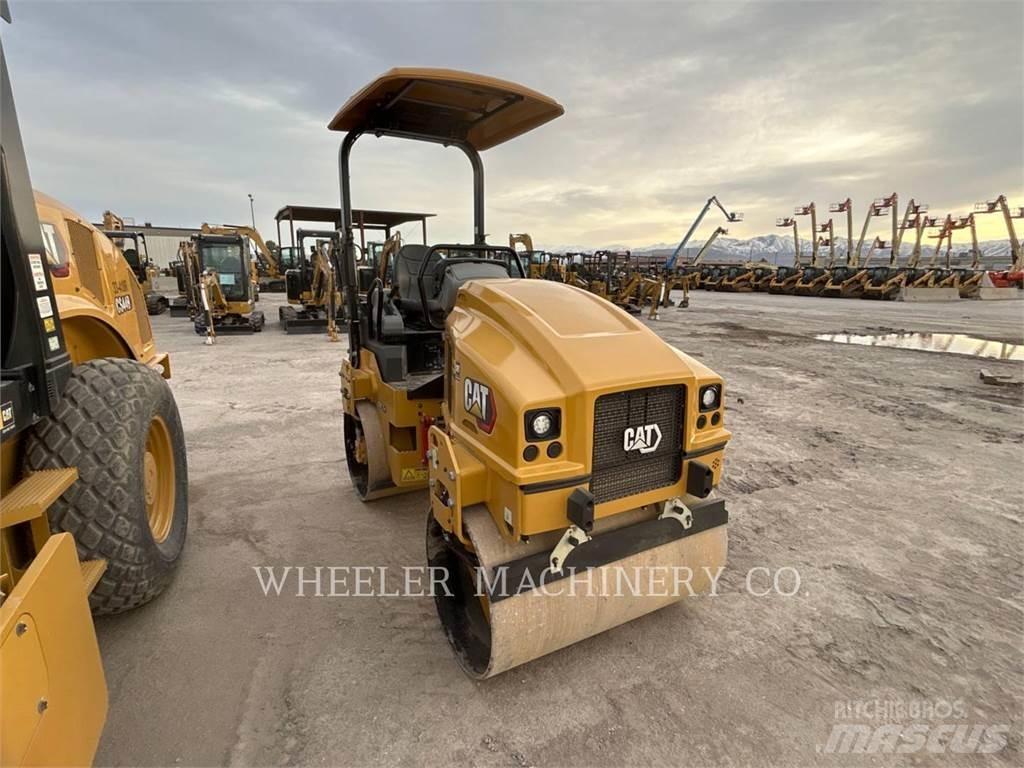 CAT CB2.7 GC 双轮压路机