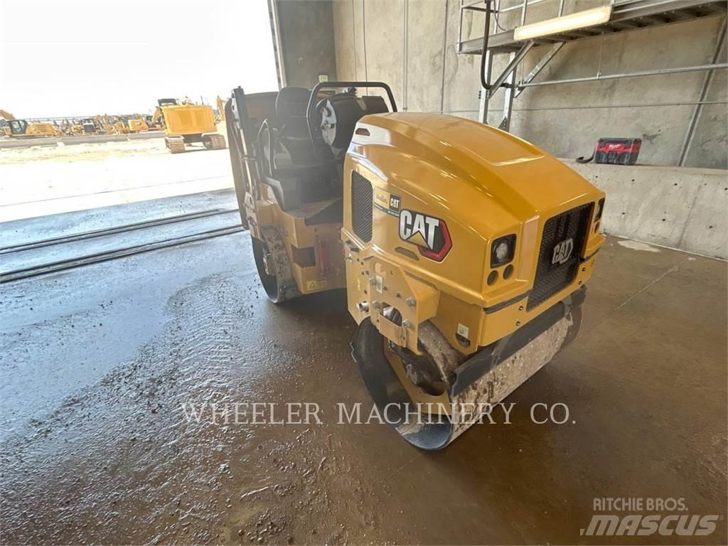 CAT CB2.7 GC 双轮压路机