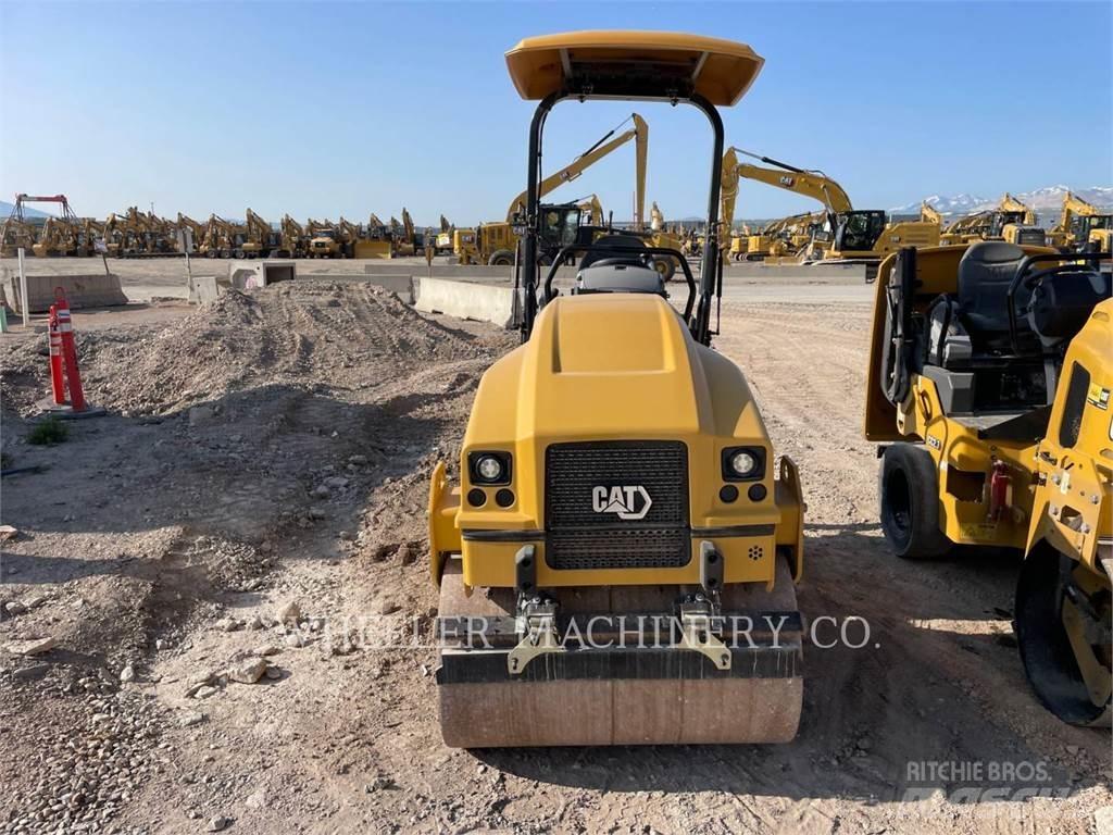 CAT CB2.7 GC 双轮压路机