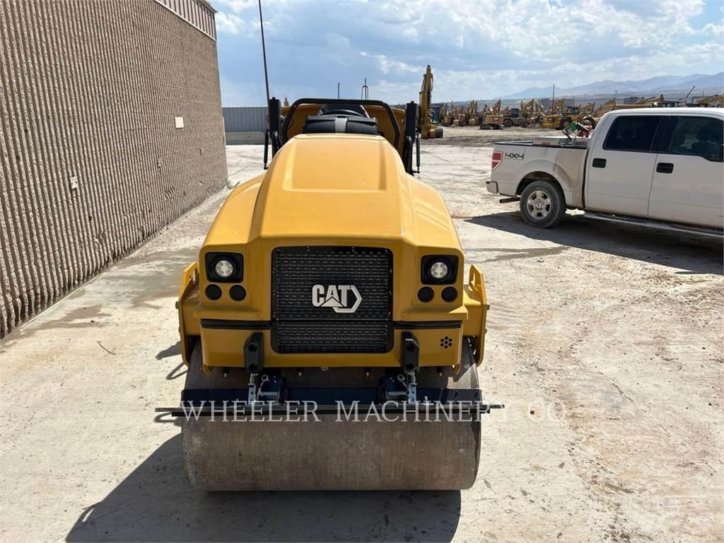 CAT CB2.7 GC 双轮压路机