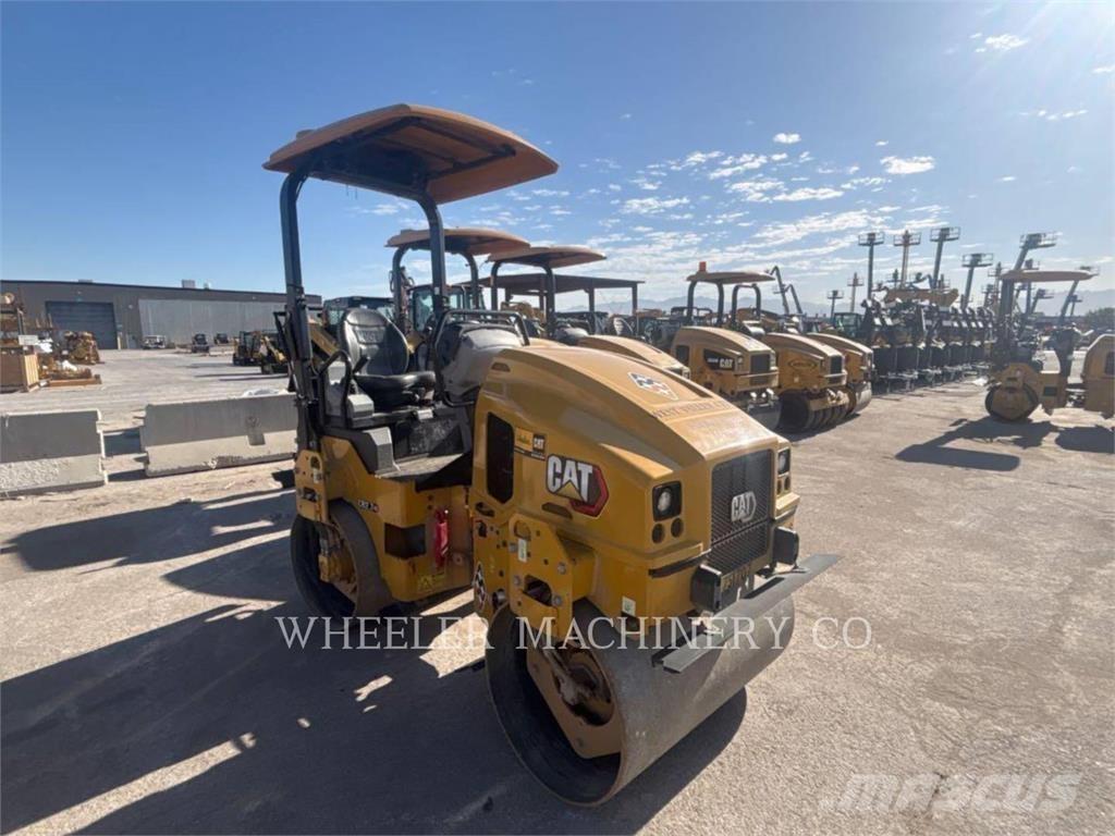 CAT CB2.7 GC 双轮压路机