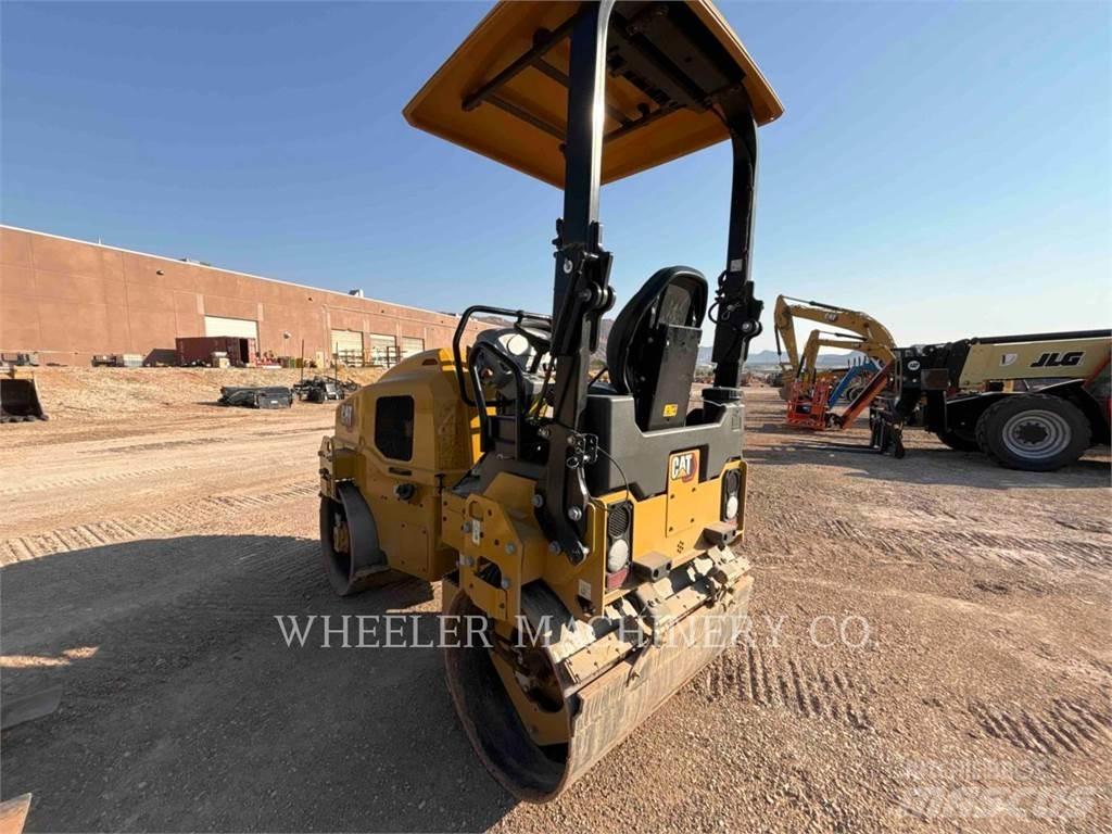 CAT CB2.7 GC 双轮压路机