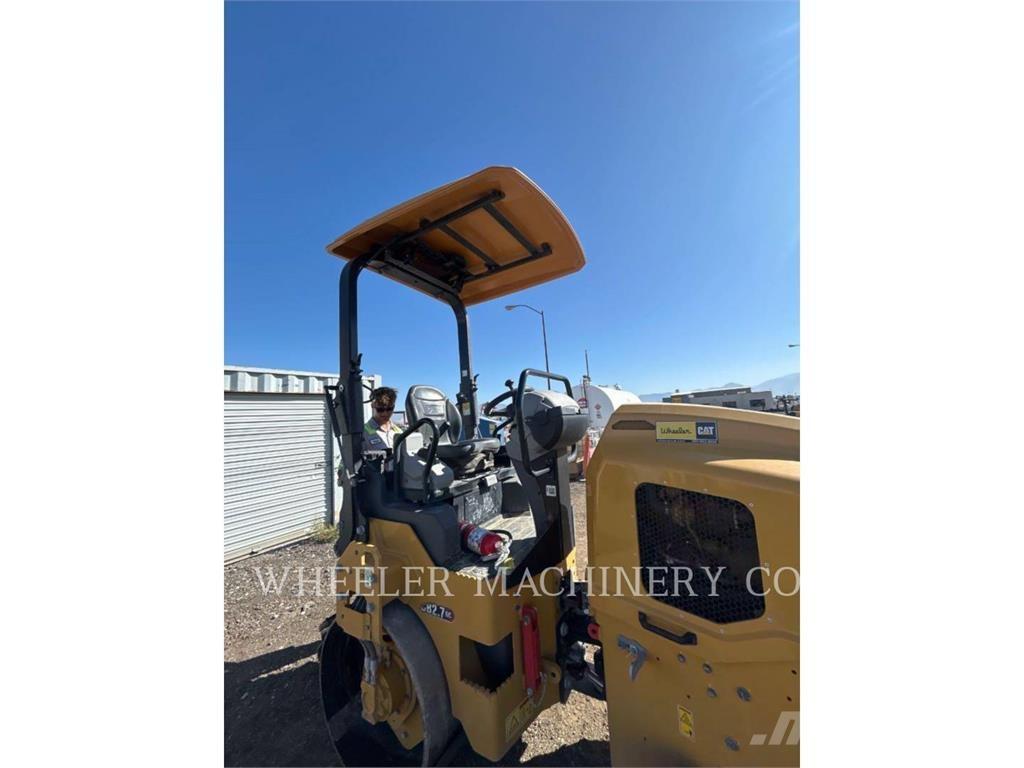 CAT CB2.7 GC 双轮压路机