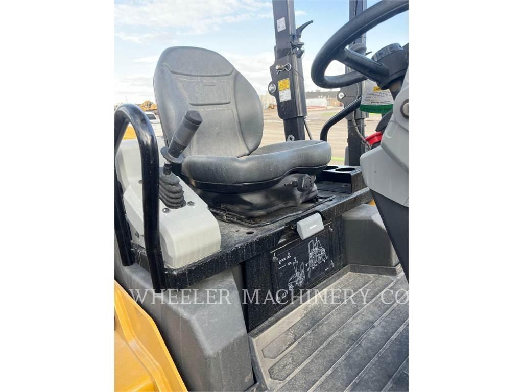 CAT CB2.7 GC 双轮压路机