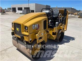 CAT CB2.7 GC 双轮压路机