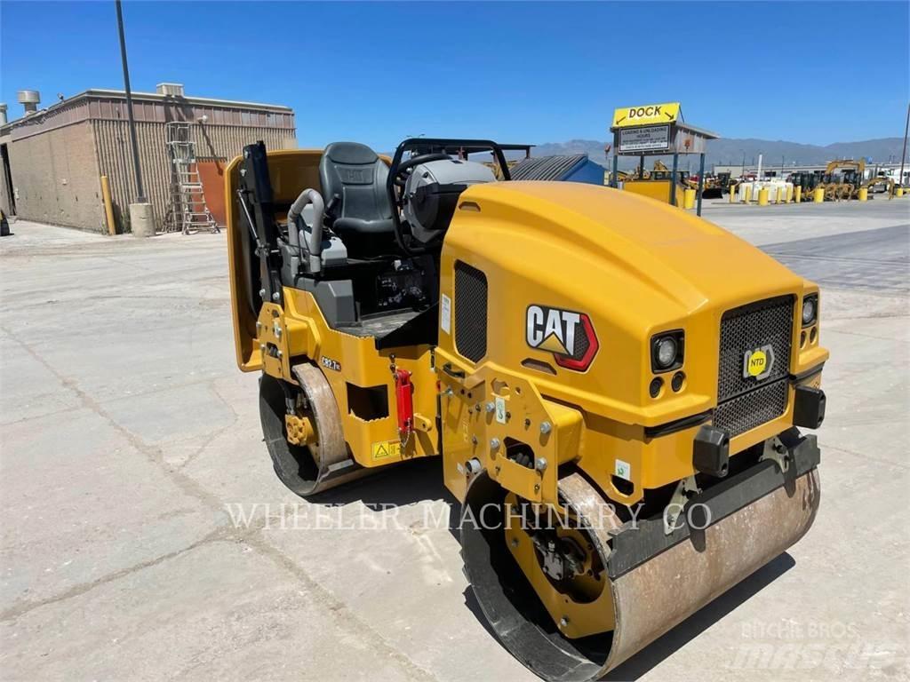 CAT CB2.7 GC 双轮压路机