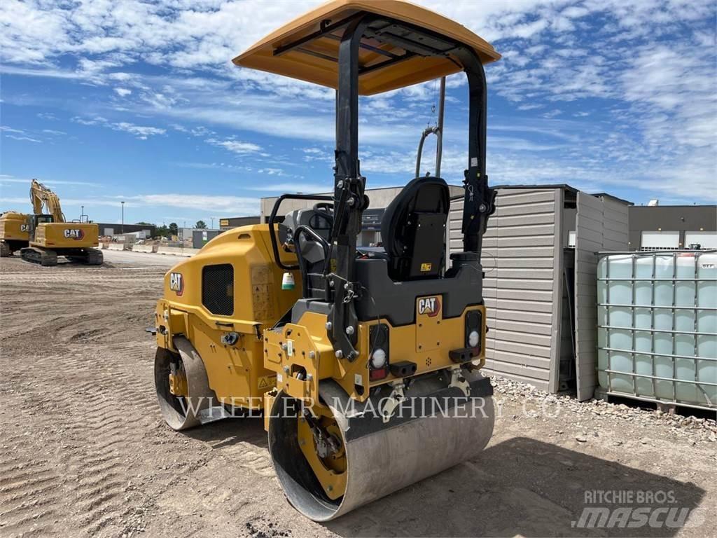 CAT CB2.7 GC 双轮压路机