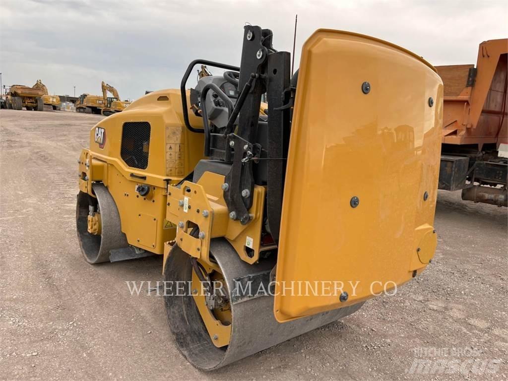 CAT CB2.7 GC 双轮压路机