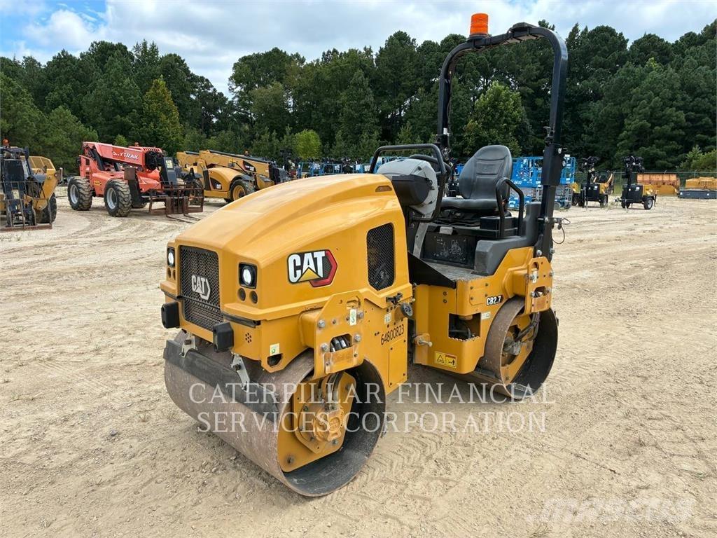 CAT CB2.703 双轮压路机