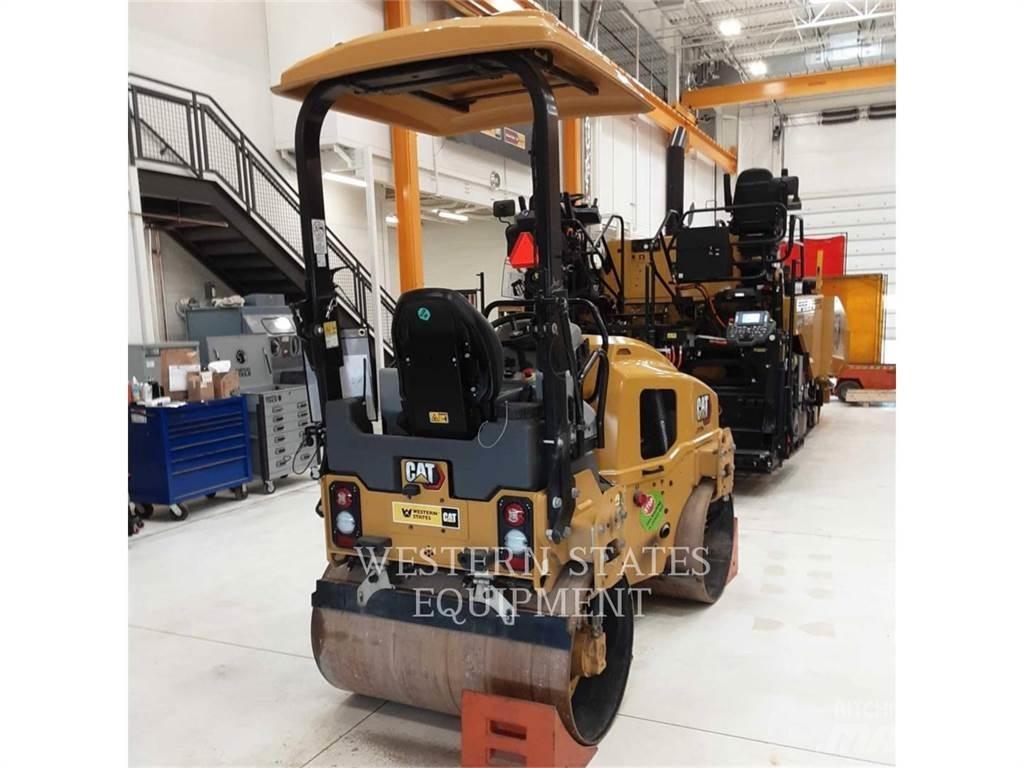 CAT CB2.7GC 双轮压路机