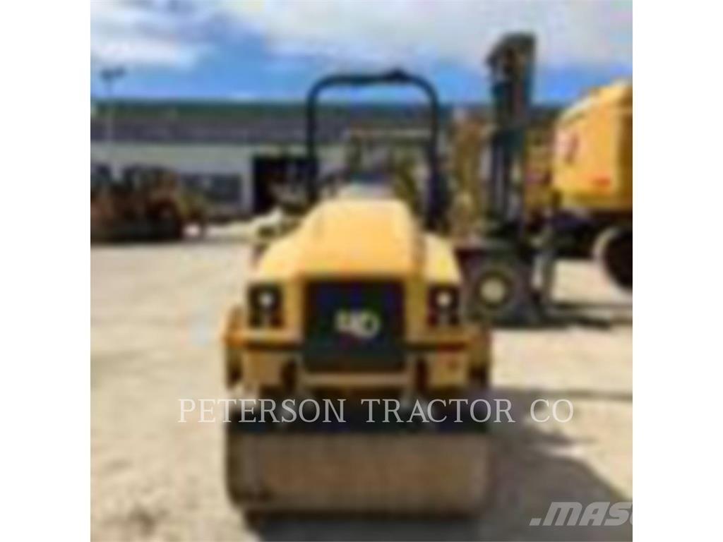 CAT CB2.7GC 双轮压路机